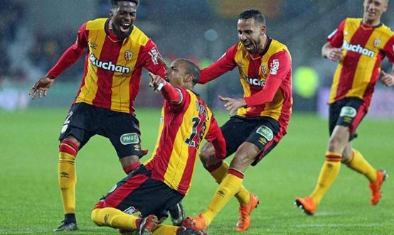 esports-包含赛地聚焦：法甲今夜热度飙升，芝加哥公牛状态回暖，气氛紧张，心理建设被强调的词条